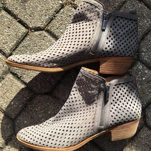 LUCKY BRAND BASEL 3 BOOTIES